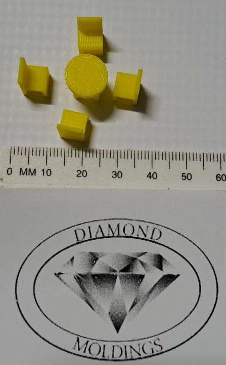 Model Trains 1:87 HO - Table + 4 Chairs (Yellow)