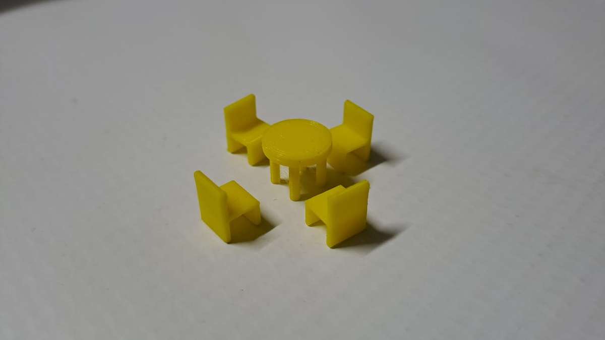 Model Trains 1:87 HO - Table + 4 Chairs (Yellow)