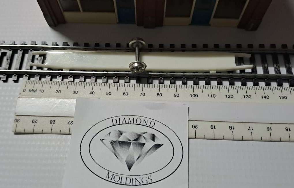 Model Trains HO-Scale - 1 x Re-railer (straight) - 135mm x 16mm x 5mm