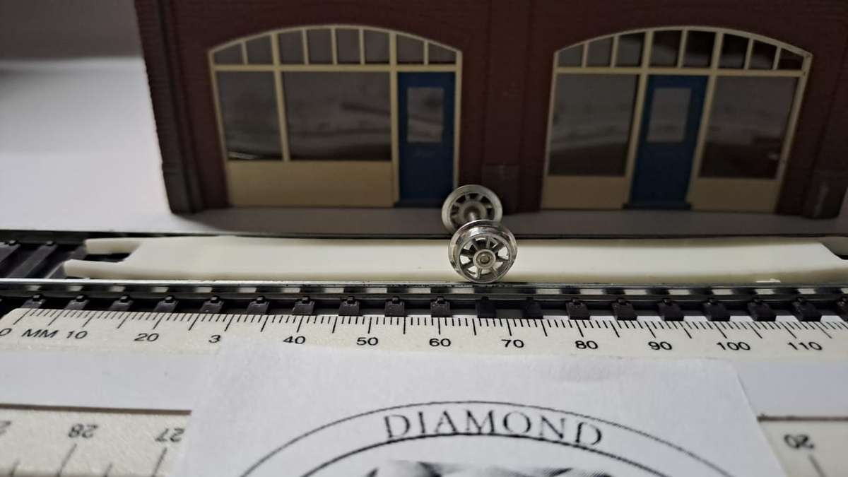 Model Trains HO-Scale - 1 x Re-railer (straight) - 135mm x 16mm x 5mm