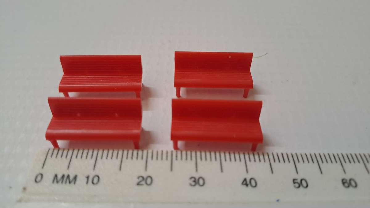 Model Trains HO-Scale 4 x Benches.