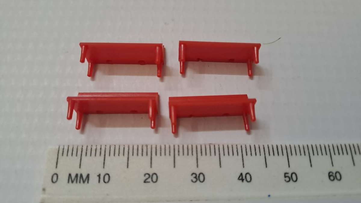 Model Trains HO-Scale 4 x Benches.