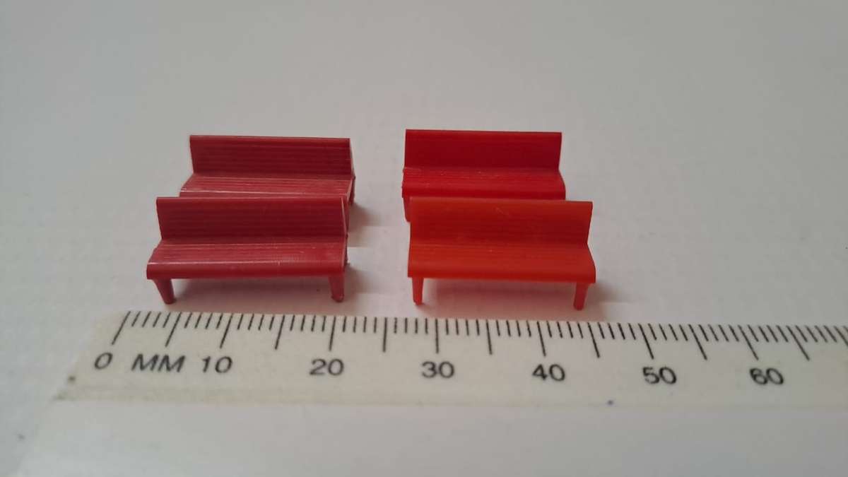 Model Trains HO-Scale 4 x Benches.