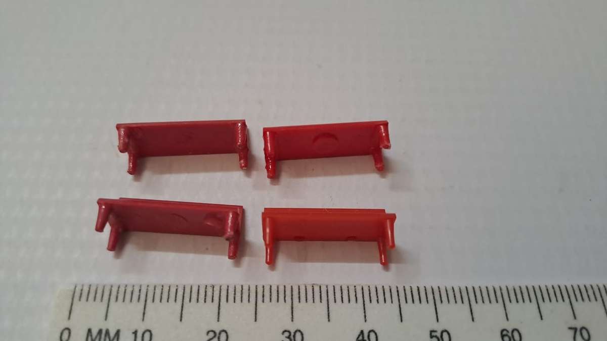 Model Trains HO-Scale 4 x Benches.