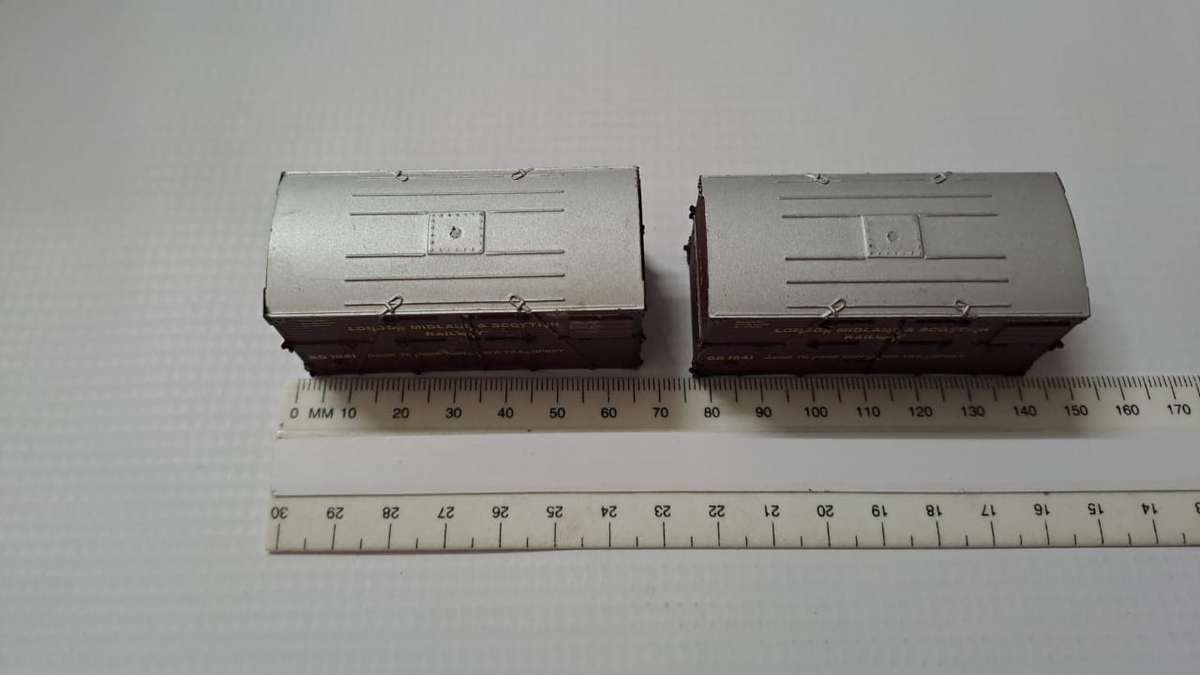 Model Trains HO-Scale 2 x London Midland & Scottish Railway Container (plastic).