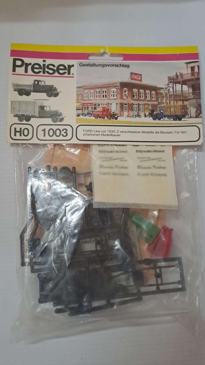 Model Trains/Trucks HO 1 x Preiser 2 x Ford Trucks 1930. Kits