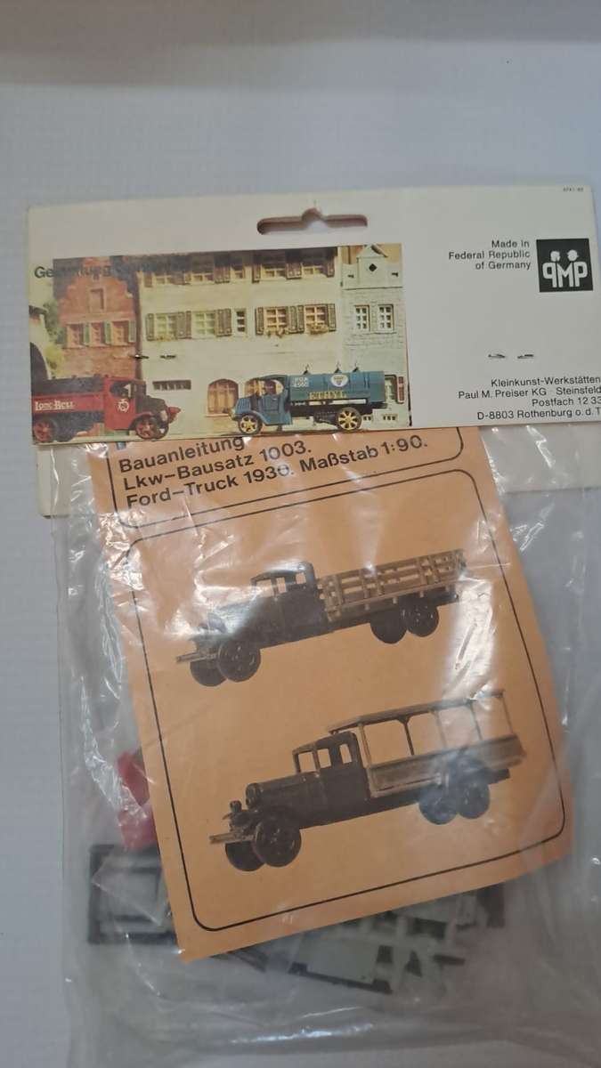 Model Trains/Trucks HO 1 x Preiser 2 x Ford Trucks 1930. Kits