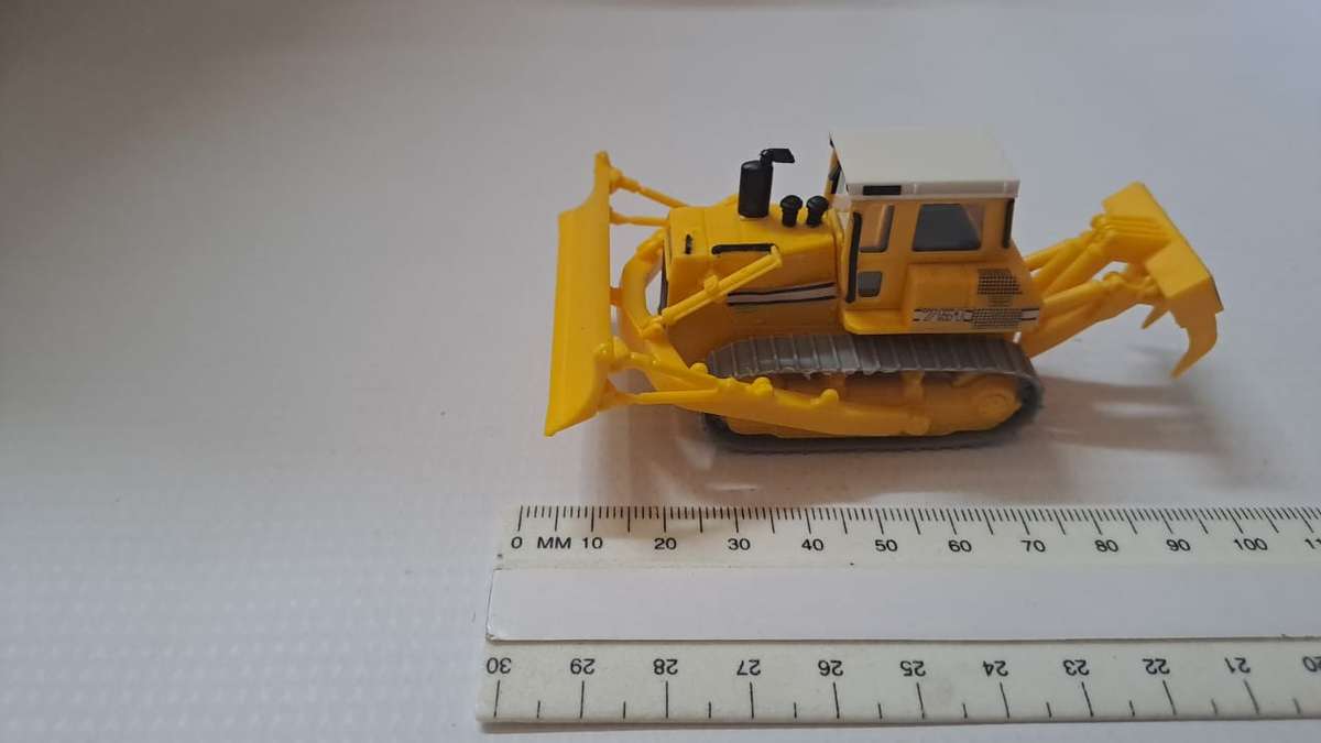 Model Trains/Tractor HO 1 x Kibri Liebherr Bulldozer. (Fully build)