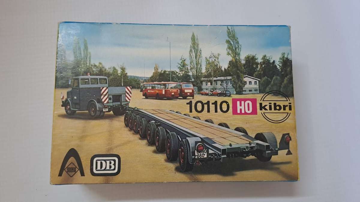 Model Trains/Track HO 1 x Kibri B-10110 Truck w/Road Roller Trailer Kit.