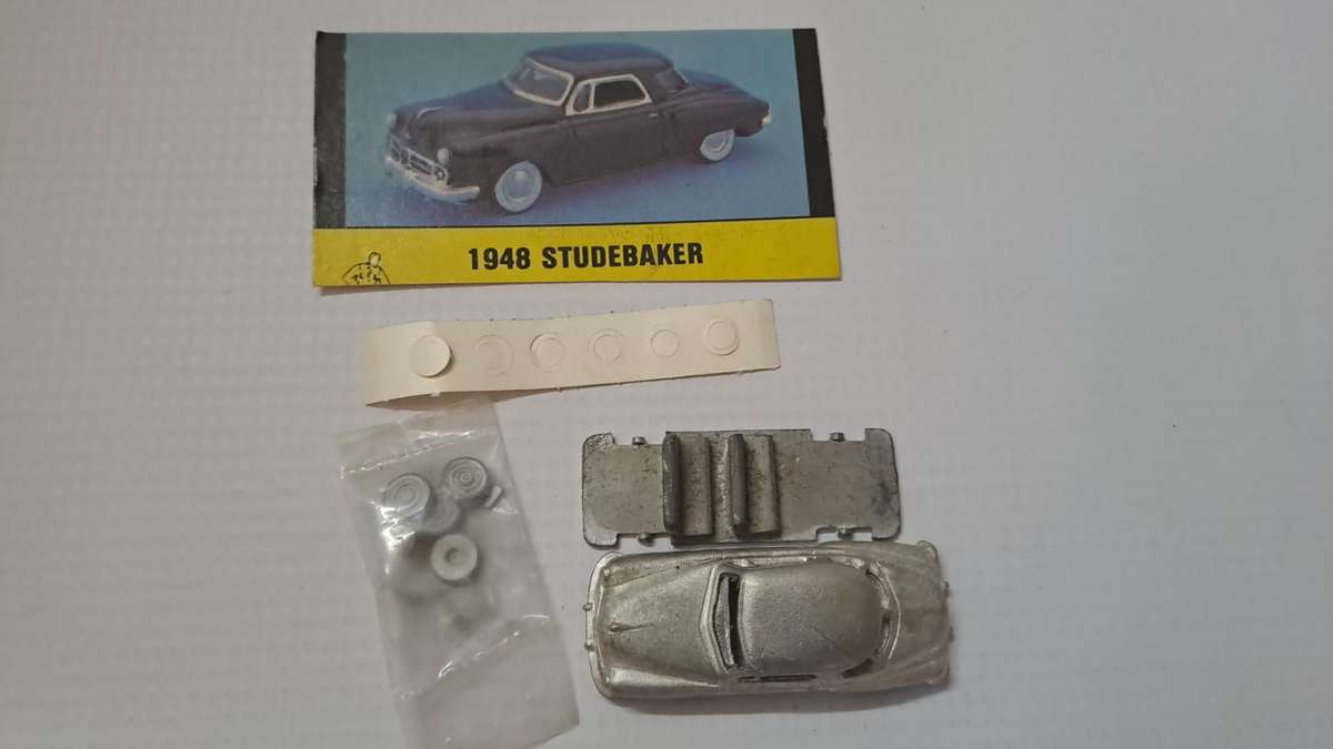 Model Trains/Cars HO 1 x 1948 Studebaker with white wall tires Kit. - Metal Casting