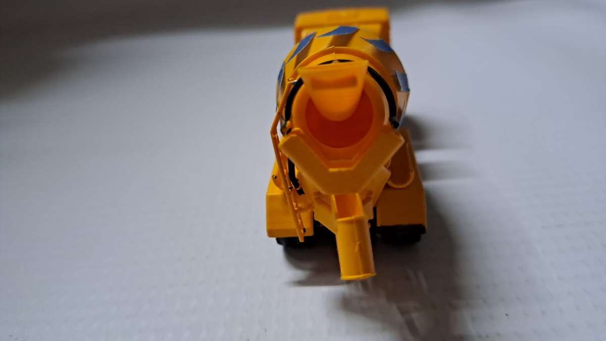 Model Trains/Track HO 1 x Mercedes-Benz Concrete Mixer Truck.