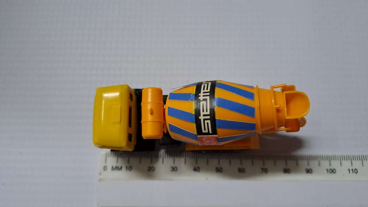 Model Trains/Track HO 1 x Lima Concrete Mixer Truck.