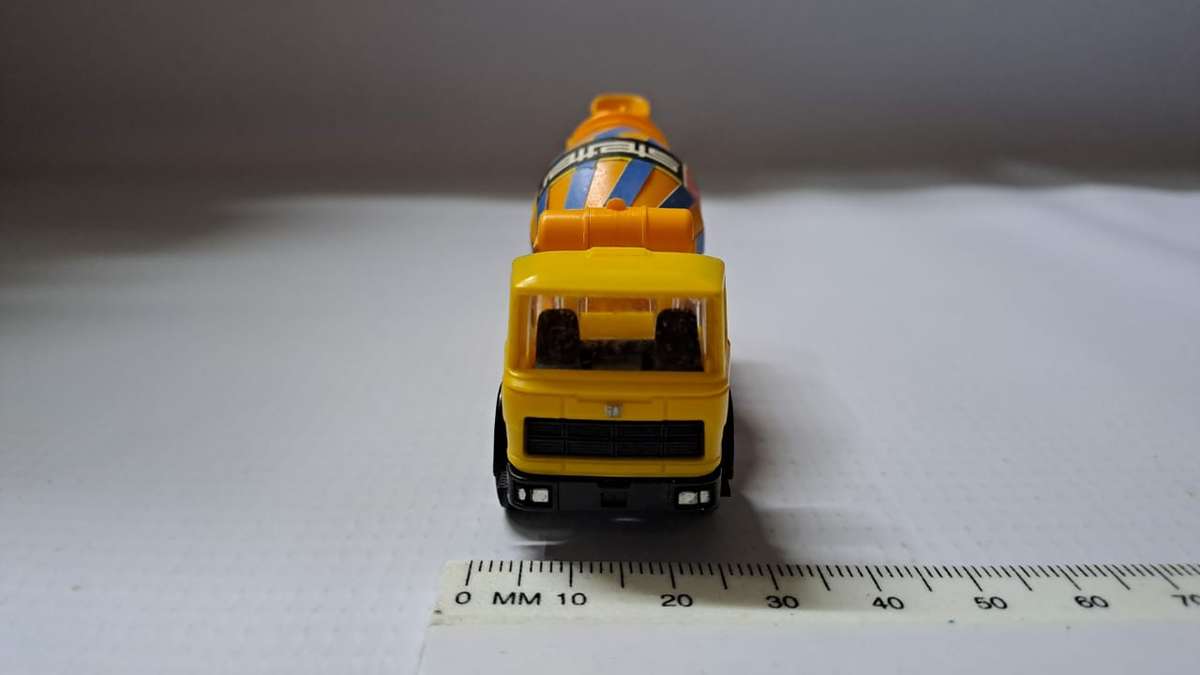 Model Trains/Track HO 1 x Lima Concrete Mixer Truck.