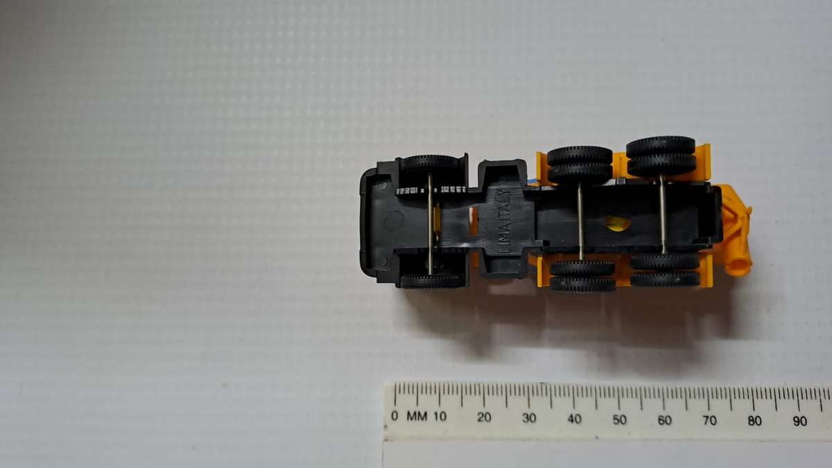 Model Trains/Track HO 1 x Lima Concrete Mixer Truck.