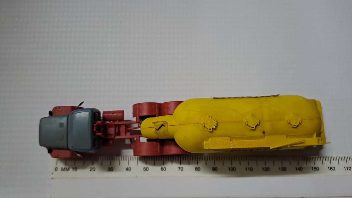 Model Trains/Track HO 1 x Kibri Magirus Deutz Cement Truck. Railings broken off, Stickers old.