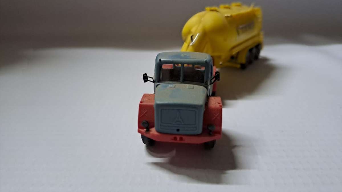 Model Trains/Track HO 1 x Kibri Magirus Deutz Cement Truck. Railings broken off, Stickers old.