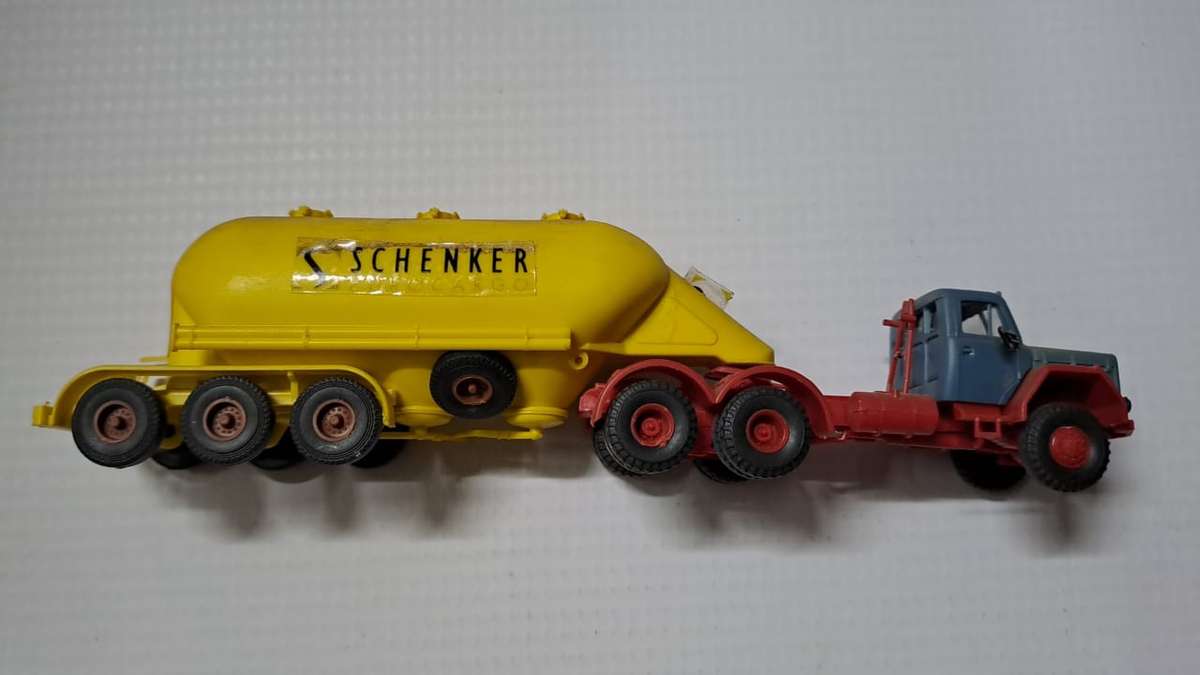 Model Trains/Track HO 1 x Kibri Magirus Deutz Cement Truck. Railings broken off, Stickers old.