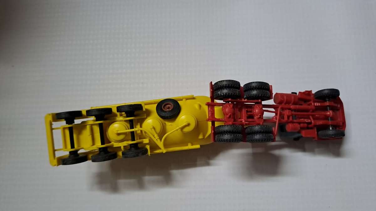 Model Trains/Track HO 1 x Kibri Magirus Deutz Cement Truck. Railings broken off, Stickers old.