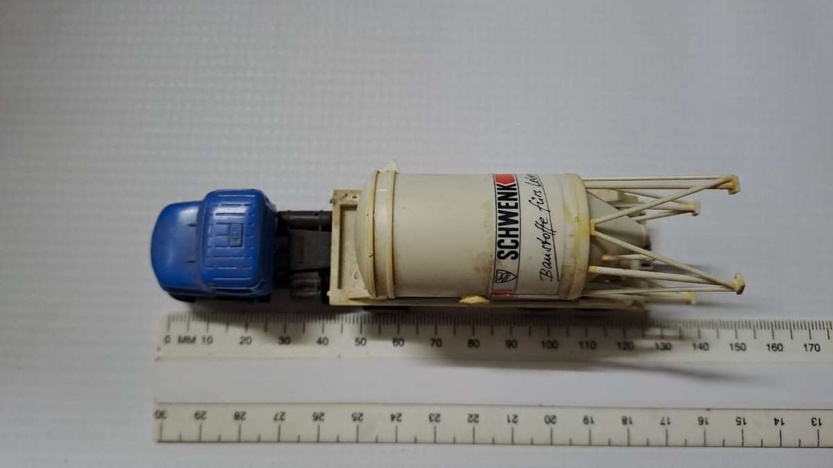 Model Trains/Track HO 1 x Kibri Mercedes-Benz Abnormal Cement Truck transporting a Silo.