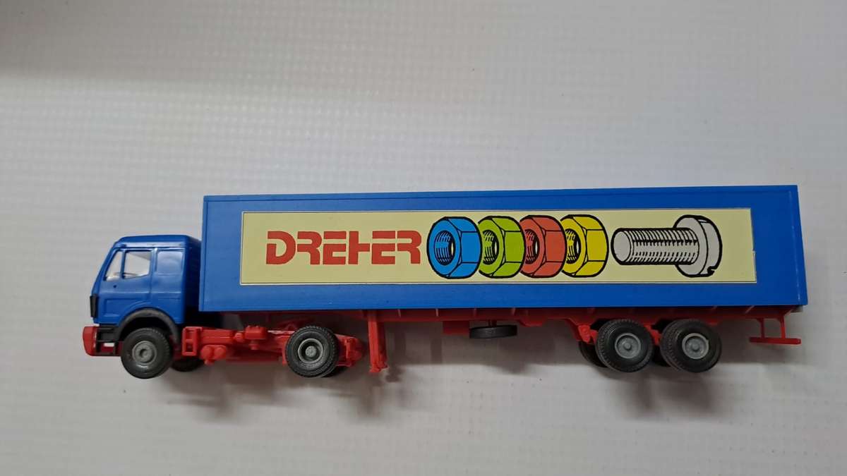 Model Trains/Track HO 1 x Kibri Mercedes-Benz Dreher Truck.
