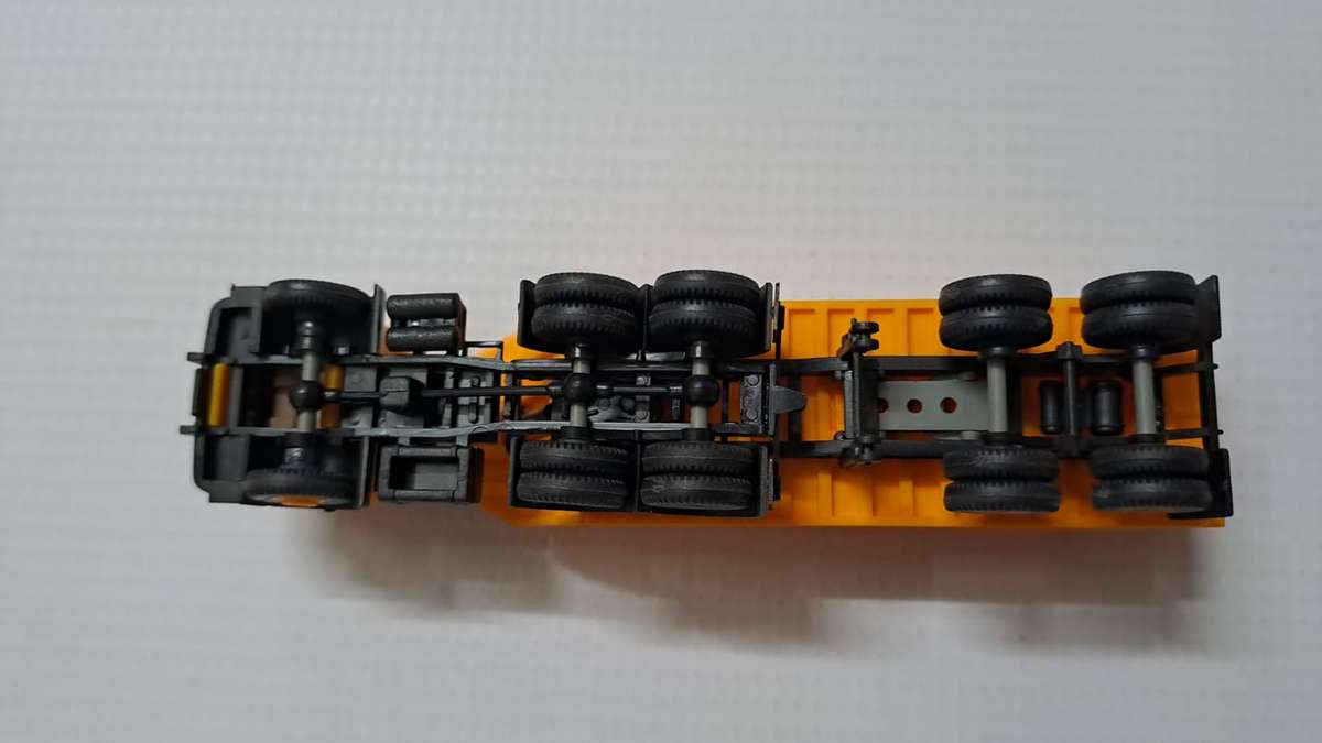 Model Trains/Track HO 1 x Kibri Mercedes-Benz Tipper Truck.