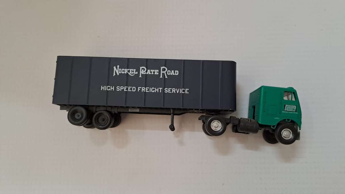 Model Trains/Track HO 1 x Walthers Nickel Plate Road Container Truck.
