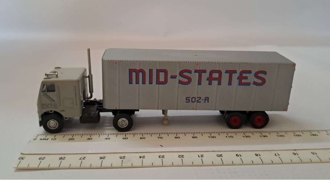 Model Trains/Track HO 1 x Walthers Mid-States Container with Truck. (fully build kit)