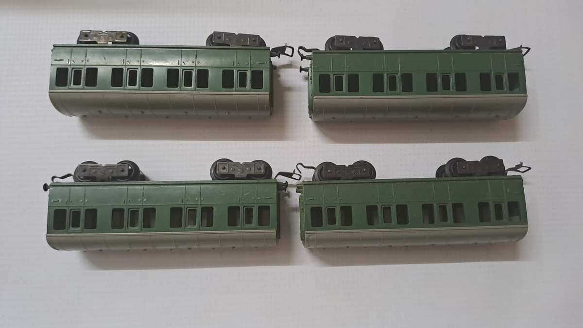 Model Trains 1:87 HO 4 x Lima Passenger Car, with plastic wheels & Old Lima couplers.