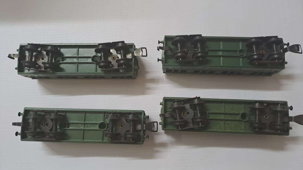 Model Trains 1:87 HO 4 x Lima Passenger Car, with plastic wheels & Old Lima couplers.