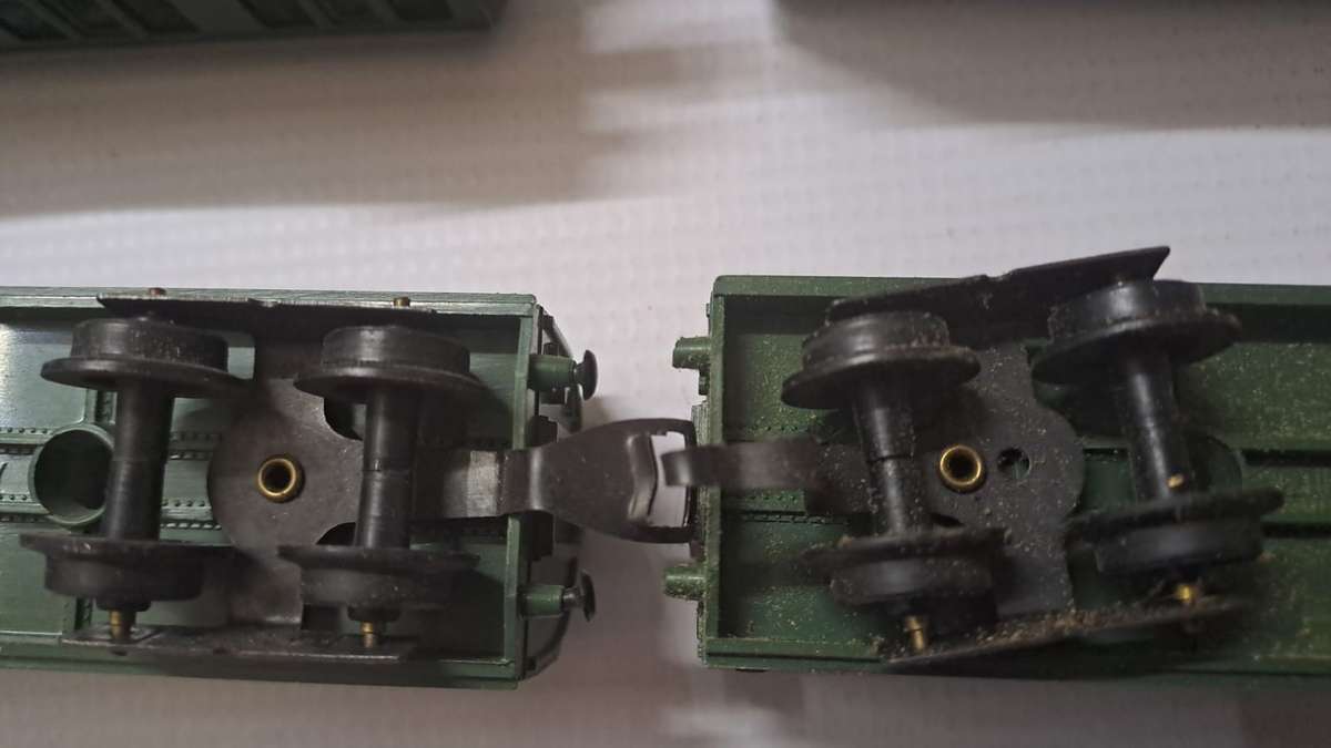 Model Trains 1:87 HO 4 x Lima Passenger Car, with plastic wheels & Old Lima couplers.