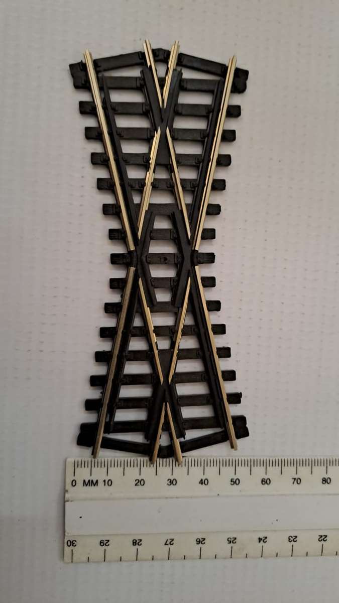 Model Trains HO  1 x Peco Small Cross.