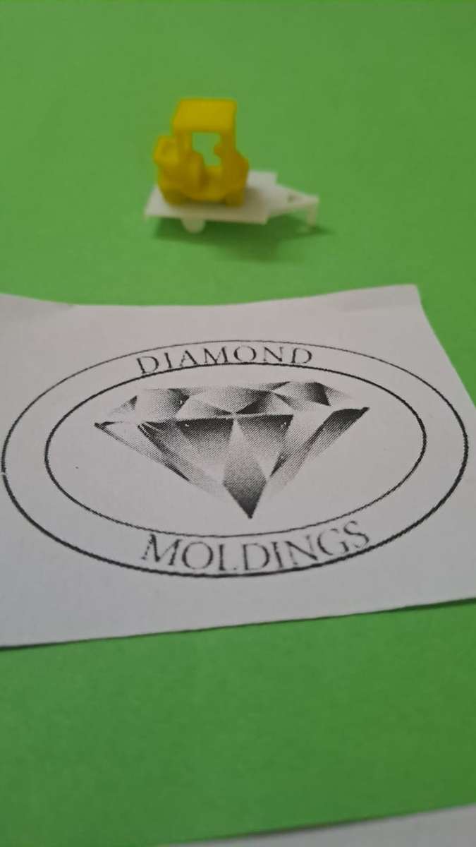 Model Trains 1/87 H0 - Golf Cart + Trailer. Static wheels. (x1 Yellow)