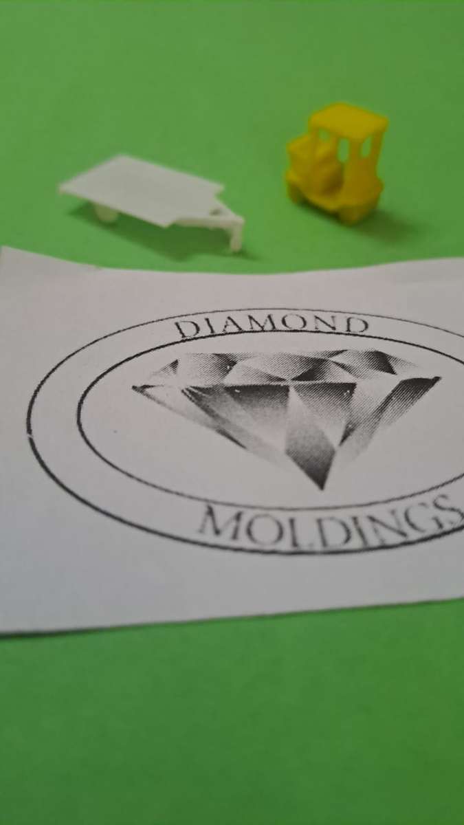 Model Trains 1/87 H0 - Golf Cart + Trailer. Static wheels. (x1 Yellow)