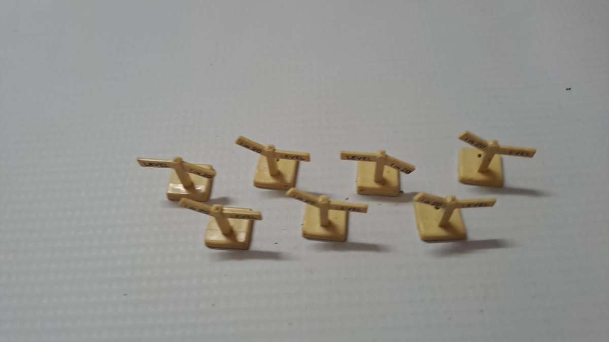 Model Trains HO 1 x Pack of 7 Signs. (Plastic)