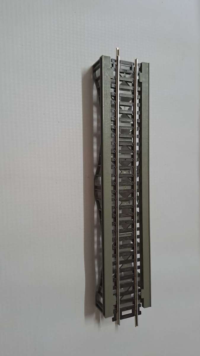 Model Trains HO 1 x Straight low bridge. Plastic, see Pic's.
