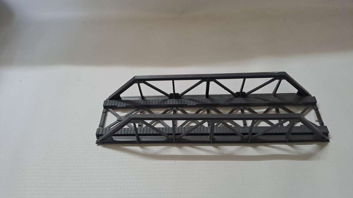 Model Trains HO 1 x Straight Truss Bridge. Plastic.