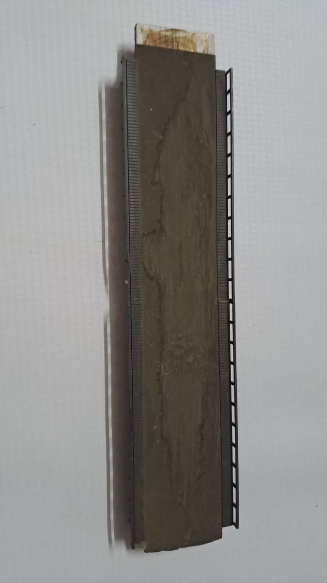 Model Trains HO 1 x Straight car bridges. Plastic, see Pic's. Small damage on railings.