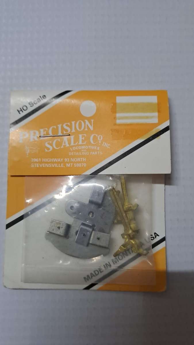 Model Trains HO 2 x Horn Hook Brass Couplers with mounting plates.