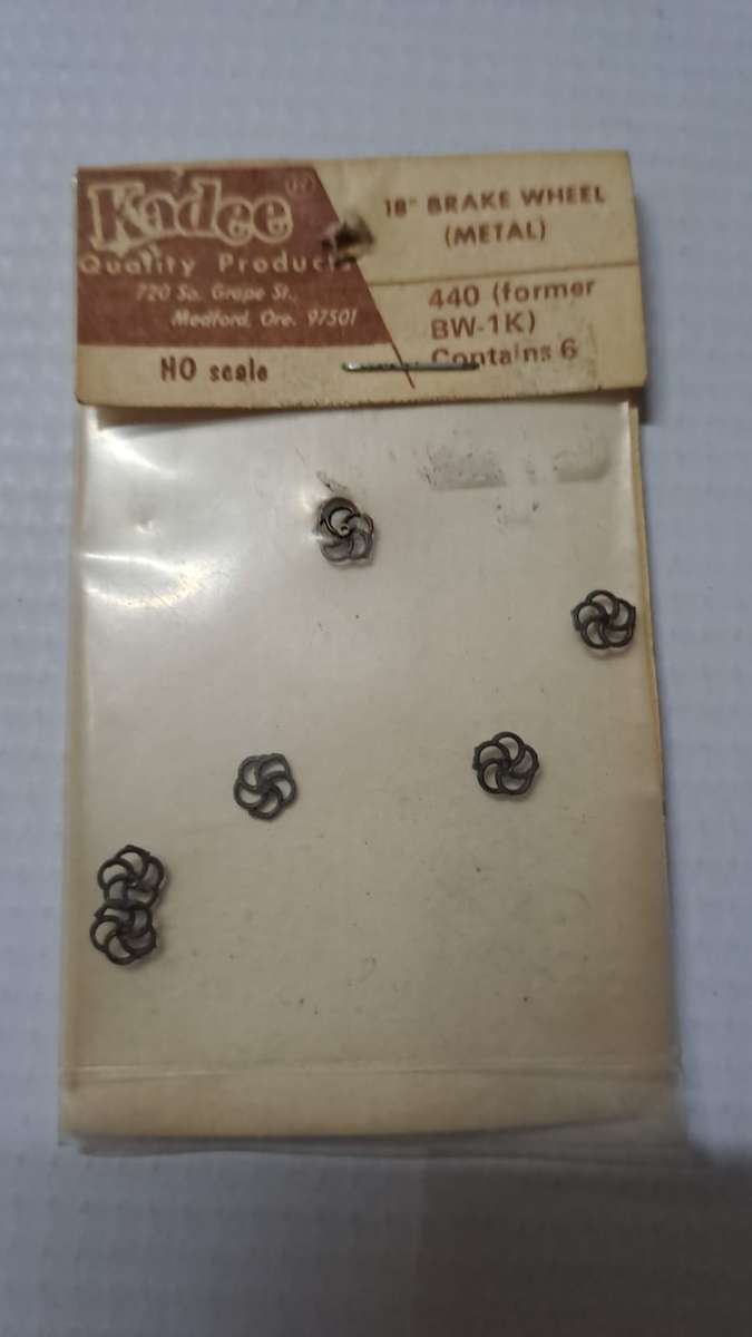 Model Trains HO 1 x Pack of 6 Kadee metal Brake Wheels.