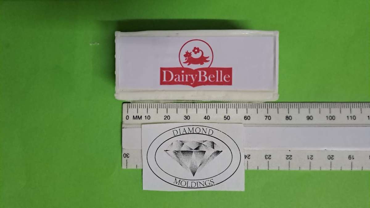 Model Trains H0 1/87 - Scale - Container Dairy Belle (Red) - 68mm x 27mm x 29mm