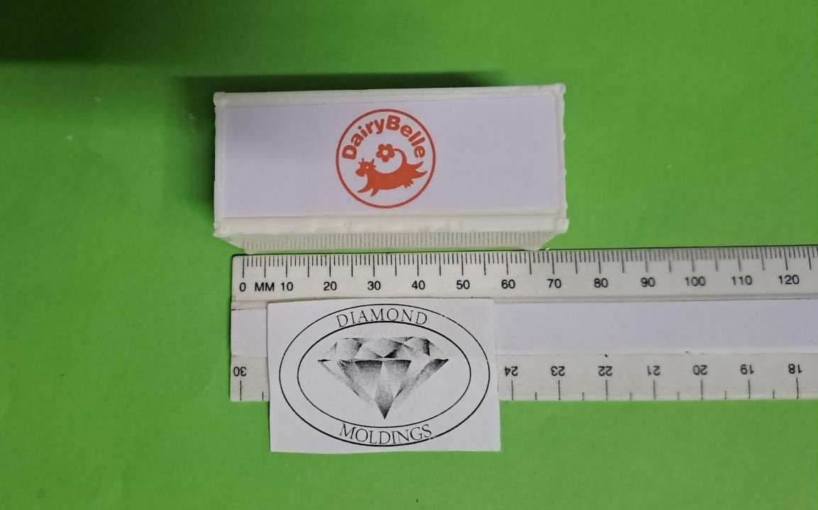 Model Trains H0 1/87 - Scale - Container Dairy Belle (Orange) - 68mm x 27mm x 29mm