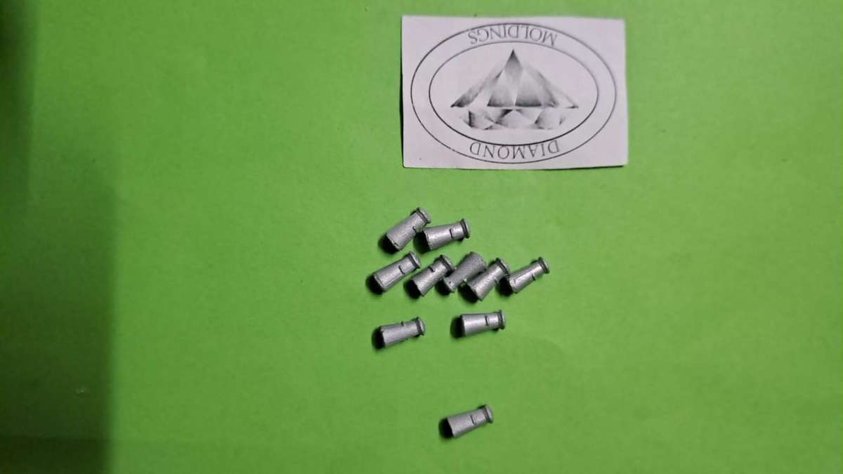 Model Trains H0 1/87 - Scale - Milk Cans Conical British (x10) - 5mm diameter x 10mm