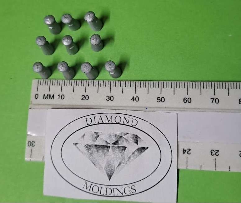 Model Trains H0 1/87 - Scale - Milk Cans Conical British (x10) - 5mm diameter x 10mm