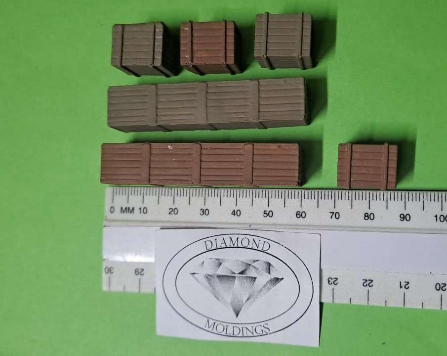 Model Trains H0 1/87 - Scale - Freight Crates - 2 x Long + 4 x Square - 58 x 12 x 11mm,15 x 12 x12mm