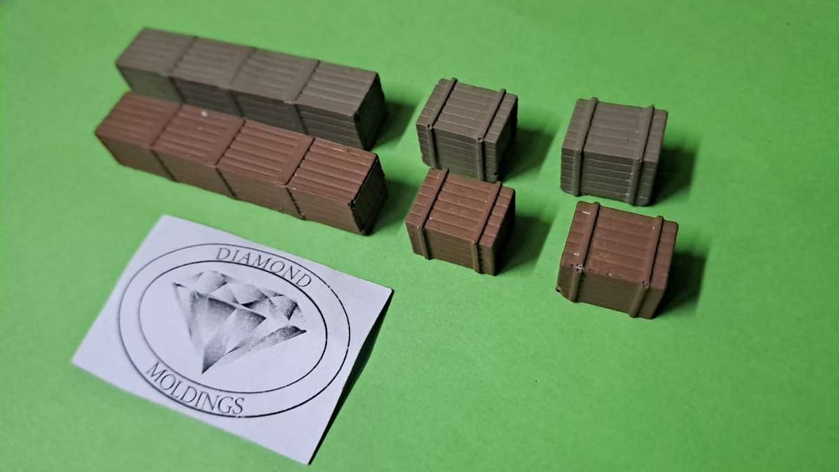 Model Trains H0 1/87 - Scale - Freight Crates - 2 x Long + 4 x Square - 58 x 12 x 11mm,15 x 12 x12mm