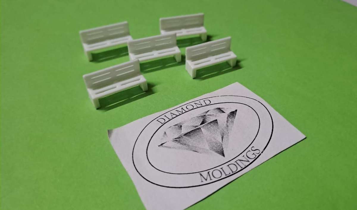 Model Trains 1:87 HO - Station/Park Benches - White (5 pack)