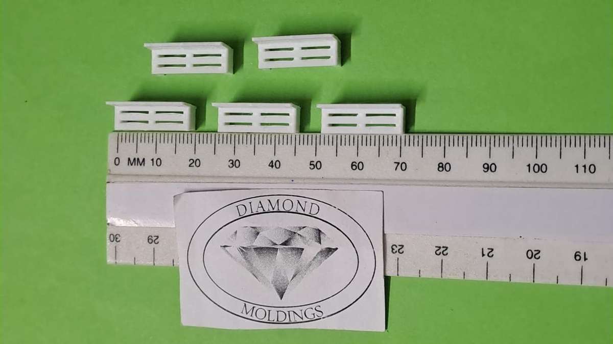 Model Trains 1:87 HO - Station/Park Benches - White (5 pack)