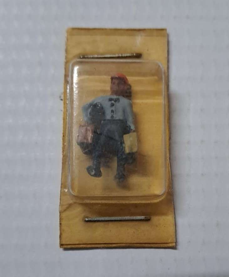 Model Trains HO-Scale 1 x Tenshodo Man. Still lead figure.