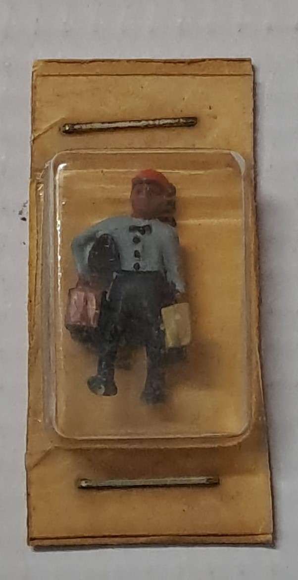 Model Trains HO-Scale 1 x Tenshodo Man. Still lead figure.