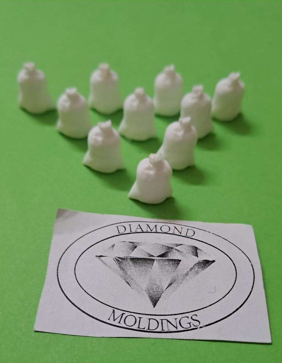 Model Trains 1:87 HO - Flour bags smaller (10 pack) - 11mm x 7mm x 14mm